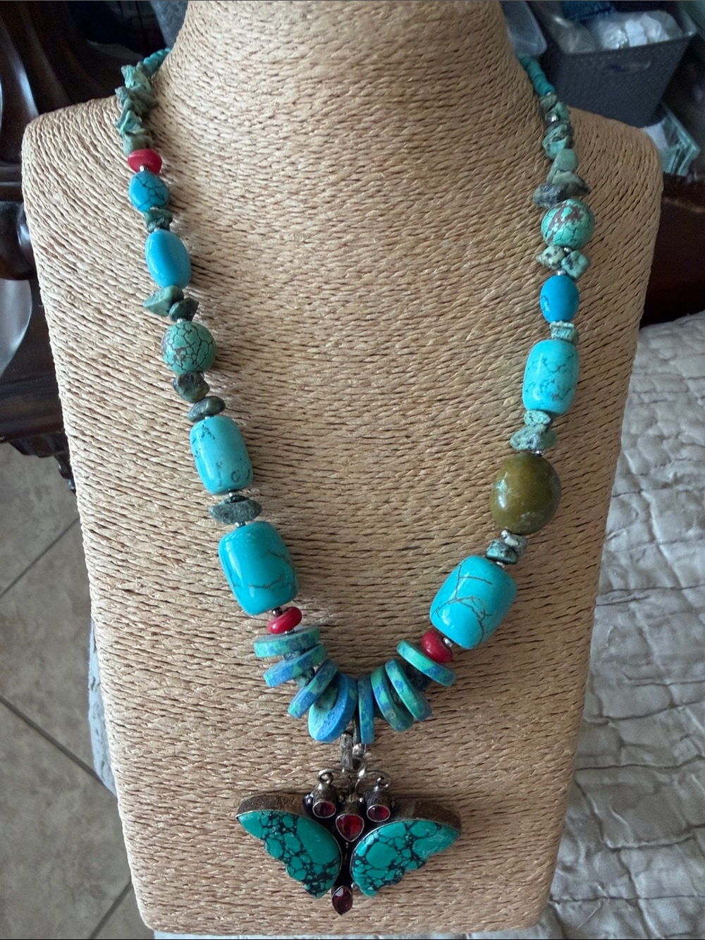 Exquisite turquoise and garnet sterling silver butterfly pendant with turquoise - Picture 7 of 16